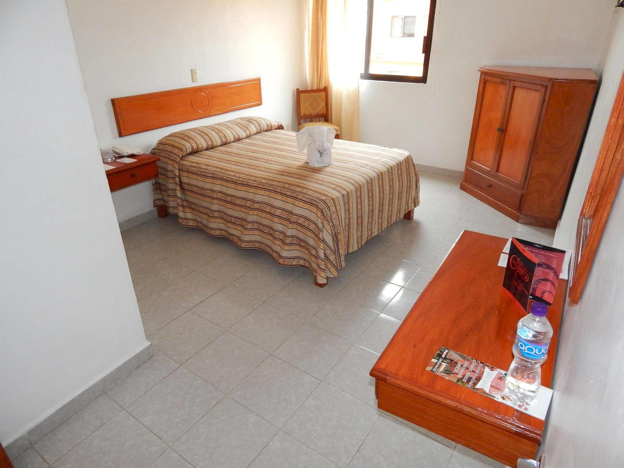 Hotel Arcos Del Parque Acayucan Esterno foto