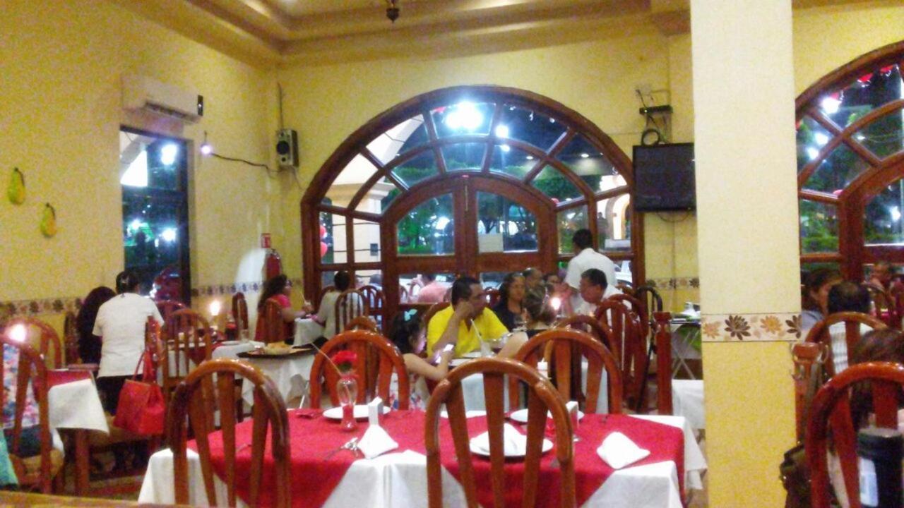 Hotel Arcos Del Parque Acayucan Esterno foto
